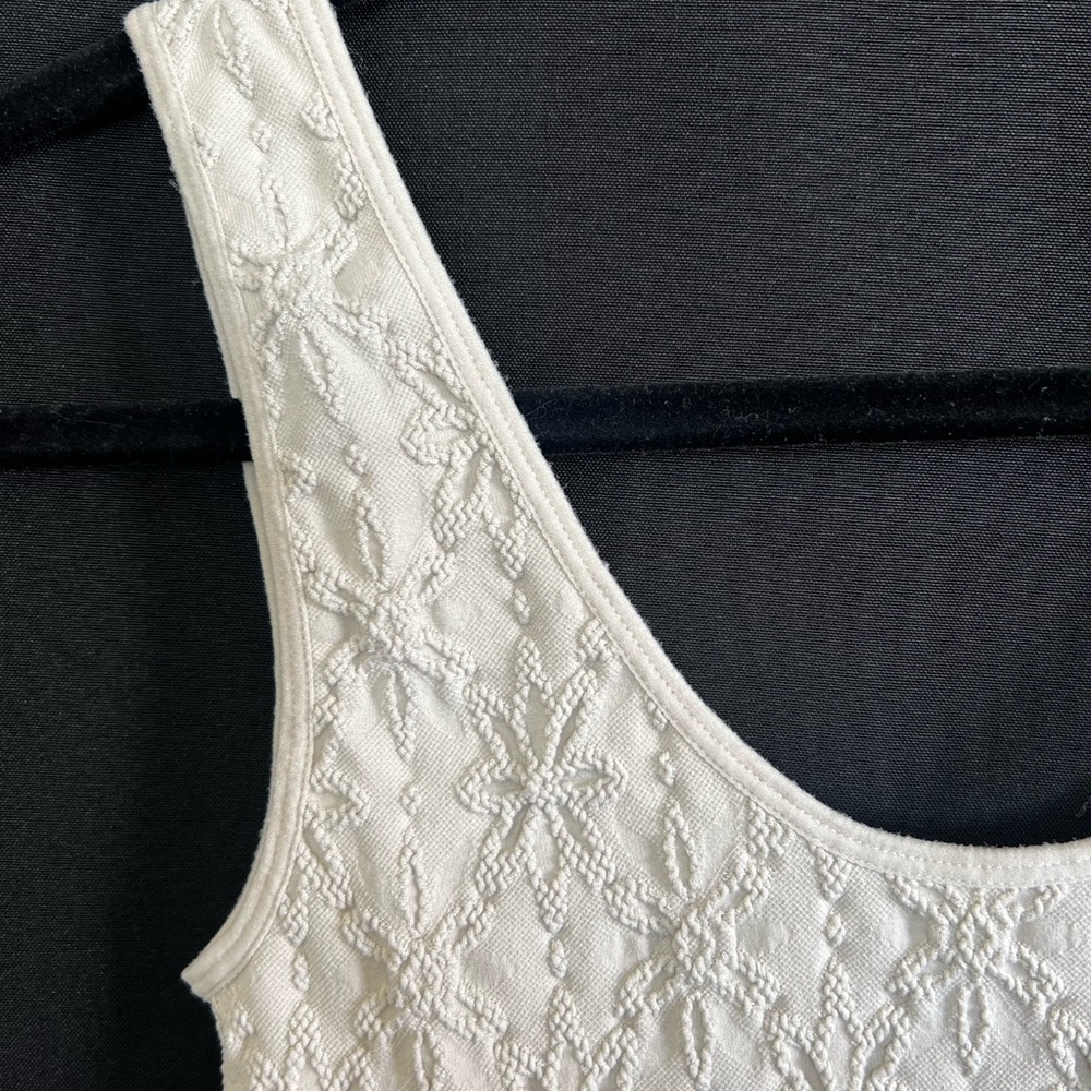 🌸 Forever 21 Floral Embroidered Crop Top in Seashell | Size S/M - Picture 2 of 6